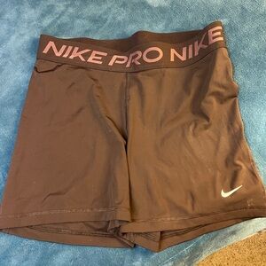 Women’s Nike Pro 365 (Large) 5in shorts